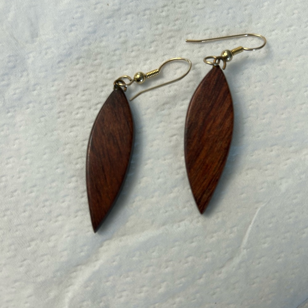 Vintage Black and Gold Dangle Earrings - Picture 3 of 3